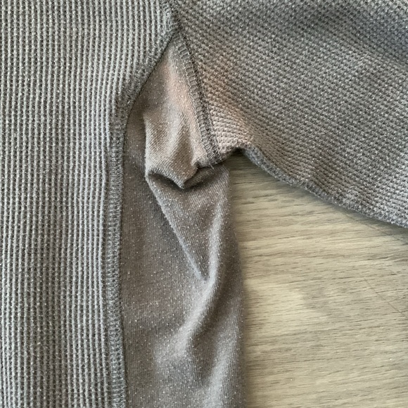 Levi’s Thermal Top - Picture 4 of 6